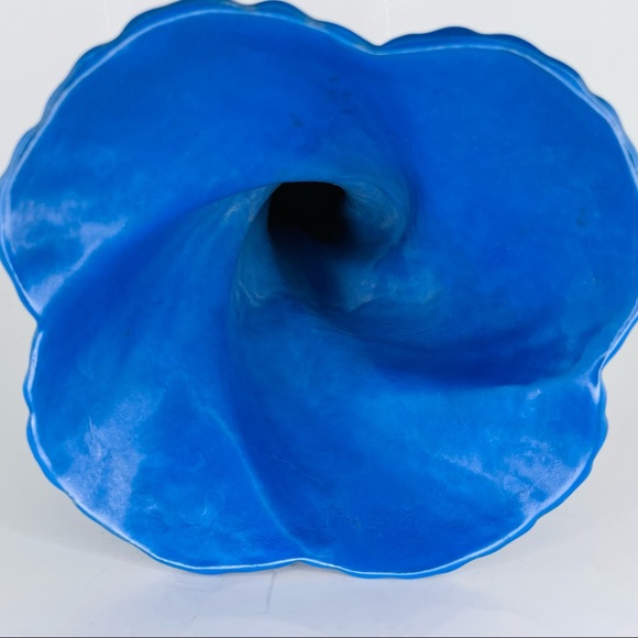 Vintage Camark Matte Blue Cornucopia 9" Swirl Vase - Circa 1930s - Picture 4 of 9